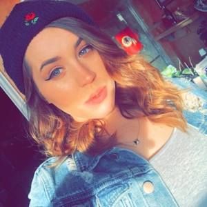 selling women’s clothing 🛍